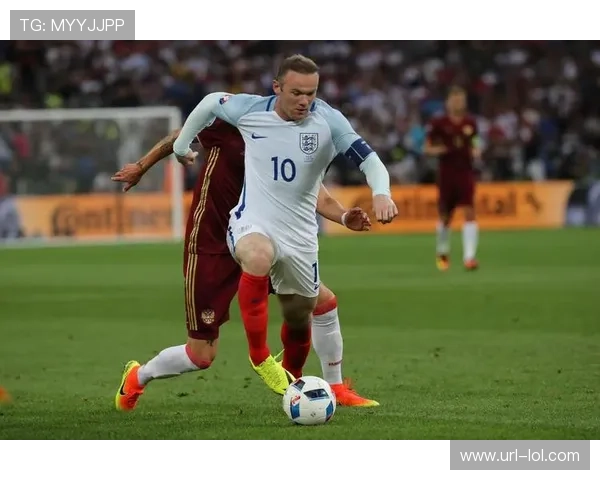 足球球星如何通过科学训练提升技术与体能全方位解析